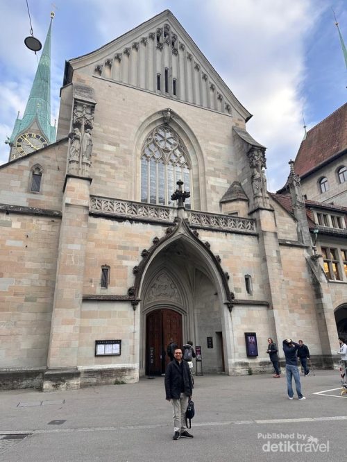 Saint-Pierre Cathedral di Old Town Geneva menjadi ikon wisata religi Swiss sekaligus saksi sejarah Reformasi Protestan abad ke-16.