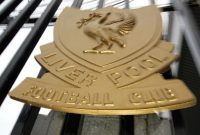 Logo dan ilustrasi Liverpool. (AFP/Paul Ellis)