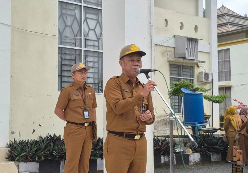 Sekda Alpian memimpin apel gabungan ASN.