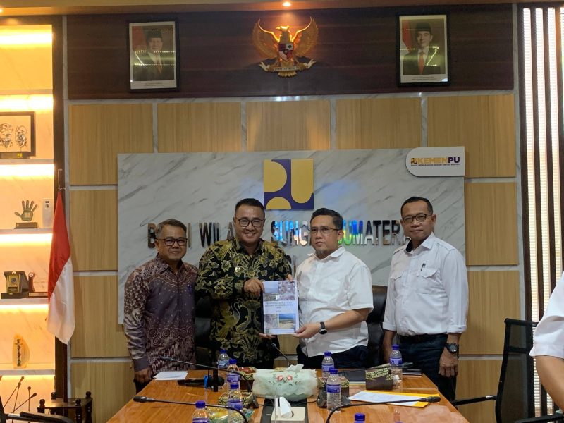 Walikota Alfin saat melakukan kunjungan kerja ke Kementerian PUPR untuk mendorong percepatan pembangunan infrastruktur di Sungai Penuh.