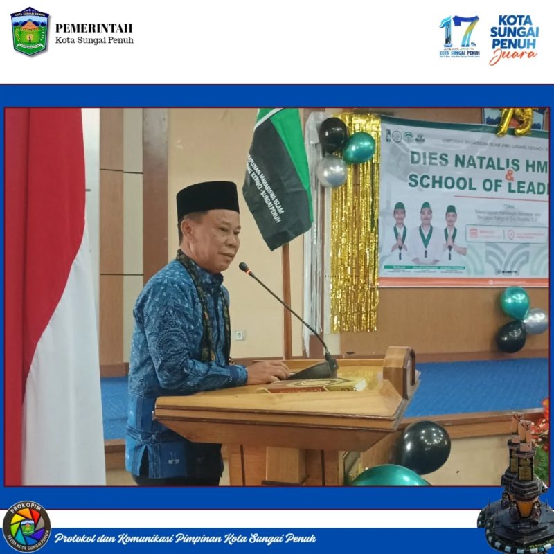 Sekda Alpian memberikan sambutan saat membuka School of Leadership HMI Cabang Kerinci–Sungai Penuh dalam rangka Milad ke-79.