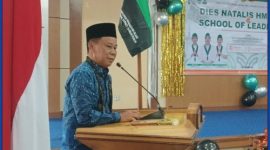 Sekda Alpian memberikan sambutan saat membuka School of Leadership HMI Cabang Kerinci–Sungai Penuh dalam rangka Milad ke-79.