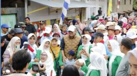 Wali Kota Alfin memimpin gotong royong bersama warga 6 Luhah Sungai Penuh, disambut hangat masyarakat, Minggu (8/2).