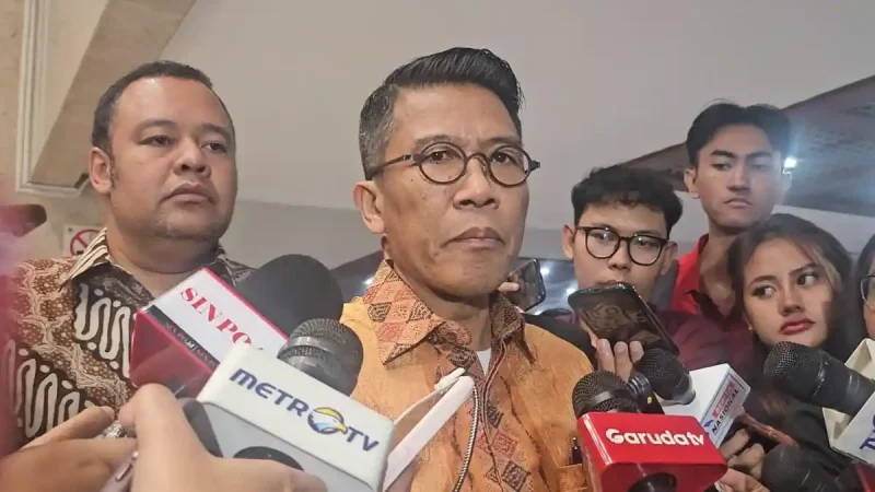 Mukhammad Misbakhun menanggapi transisi kepemimpinan OJK di Jakarta.