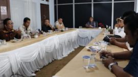 Kepala Diskominfosta Kota Sungai Penuh, Josrizal Helman, saat sosialisasi E-Media bersama insan pers.