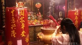 Warga Tionghoa beribadah Imlek(tribun Ternate)