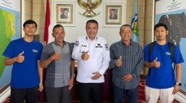 Wali Kota Sungai Penuh, Alfin, menerima kunjungan Ketua Lembaga Adat Enam Luhah di ruang kerjanya, Rabu (11/2).