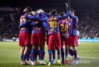 Pemain Barcelona merayakan kemenangan perempat final Copa del Rey di Albacete, Spanyol, Selasa (3/2/2026).