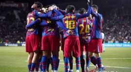 Pemain Barcelona merayakan kemenangan perempat final Copa del Rey di Albacete, Spanyol, Selasa (3/2/2026).