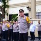 Wakapolda Jambi Brigjen Pol. B. Ali memimpin apel pagi perdana di Lapangan Hitam Mapolda Jambi, Senin (9/2/2026).