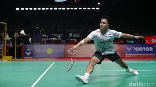 Anthony Ginting bersama tim putra Indonesia merayakan kemenangan telak 5-0 atas Myanmar pada laga perdana BATC 2026 di Conson Gymnasium, Qingdao, China.