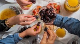 Sajian sahur bergizi seimbang membantu menjaga stamina dan konsentrasi selama berpuasa Ramadhan.