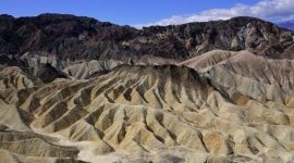 Pemandangan Death Valley di California, Amerika Serikat, yang dikenal sebagai salah satu tempat dengan suhu terpanas di Bumi.