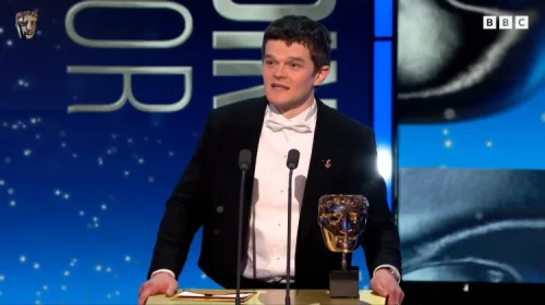 Robert Aramayo menyampaikan pidato kemenangannya sebagai Aktor Terbaik di BAFTA Awards 2026 (Foto: Youtube/BAFTA)