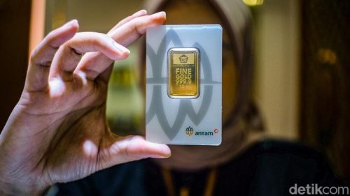 Harga emas produksi PT Aneka Tambang Tbk (Antam) naik Rp 68.000 dan kini mencapai Rp 3.012.000 per gram.
