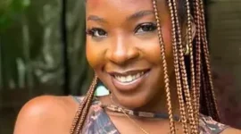 Ifunanya Nwangene, penyanyi asal Nigeria dan jebolan The Voice Nigeria, meninggal dunia setelah digigit ular saat tidur di rumahnya di Abuja.