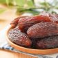 Kurma kering yang siap dikonsumsi sebagai makanan berbuka puasa.