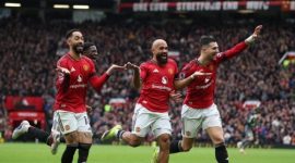 MU merayakan kemenangan beruntun keempat mereka.