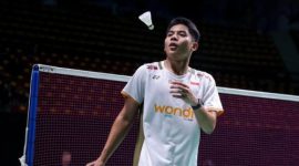 Pebulutangkis tunggal putra Indonesia Mohammad Zaki Ubaidillah merayakan kemenangan setelah memastikan gelar juara Thailand Masters 2026.