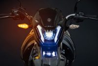 Suzuki DR160X 2026 tampil lebih modern dengan lampu full LED dan desain bodi yang semakin tajam.