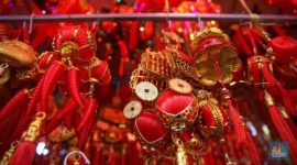 Foto: Pernak-pernik imlek yang dijual di kawasan Pecinaan Golodok, Jakarta, Senin (26/1/2026). (CNBC Indonesia/Faisal Rahman)