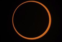 Fase puncak Gerhana Matahari Cincin 17 Februari 2026 membentuk cincin cahaya di sekeliling Matahari.