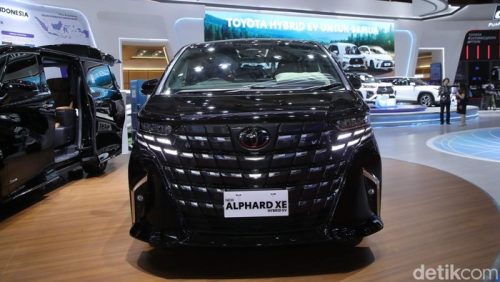 Toyota Alphard XE hadir sebagai varian paling terjangkau di lini Alphard