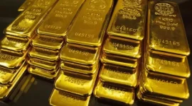 Grafik pergerakan harga emas dunia yang melonjak tajam didorong aksi beli investor dan meningkatnya ketegangan di Timur Tengah.