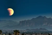 Ilustrasi gerhana bulan total atau blood moon yang akan terjadi pada 3 Maret 2026. (Sumber: Envato/ChrisFloresFoto)