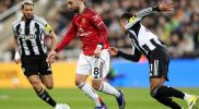 Pemain Newcastle Anthony Gordon merayakan gol penalti melawan Manchester United MU di Liga Inggris 2025/26.