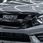 Isuzu Panther Mini 2026 hadir dengan desain modern, kabin luas 9 penumpang, dan mesin diesel turbo irit bahan bakar.