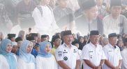 Bupati Kerinci Monadi membuka Pesantren Kilat Ramadhan 1447 H di Ruang Pola Kantor Bupati Kerinci bersama jajaran pejabat daerah.