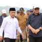 Al Haris bersama Walikota Alfin melakukan restocking ikan untuk kelestarian perairan Sungai Penuh.