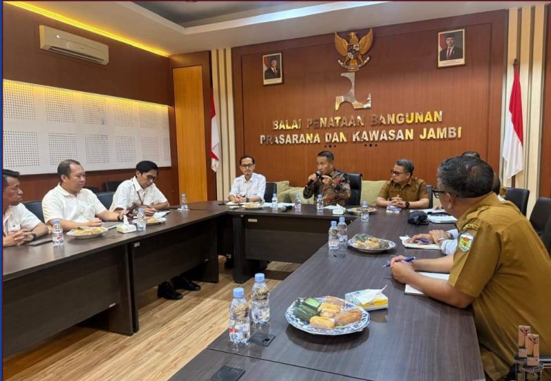 Walikota Sungai Penuh, Alfin, saat bertemu Kepala BPBPK Jambi membahas percepatan pembangunan infrastruktur dan pengelolaan lingkungan, Senin (30/03/2026)