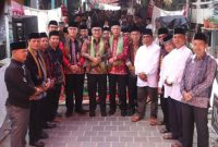 Wali Kota Sungai Penuh, Alfin, S.H., bersama Wakil Wali Kota Azhar Hamzah disambut hangat warga saat menghadiri Halal Bihalal di Luhah Rio Singaro, Pondok Tinggi, Kamis (26/3).