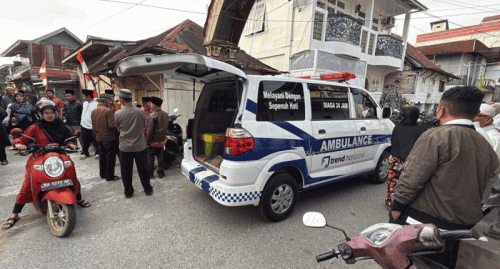 Ambulans gratis milik Tren Horizone siap melayani warga Kota Sungai Penuh dalam kondisi darurat medis ( foto jentik.id)