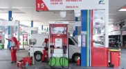 Ilustrasi SPBU dengan pengendara mengisi BBM di Indonesia