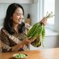 Petai mentah dikenal kaya nutrisi dan bermanfaat untuk kesehatan tubuh