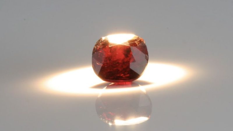 Foto: Batu Painite. (Tangkapan Layar Crytal Treasure)