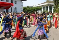 Penari Ronggeng Gunung menampilkan tarian tradisional Sunda ( foto ist)