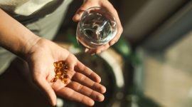 Mengonsumsi vitamin dan makanan bergizi membantu memulihkan daya tahan tubuh setelah perjalanan mudik.