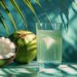 Air kelapa mengandung elektrolit alami yang membantu menghidrasi tubuh saat puasa.