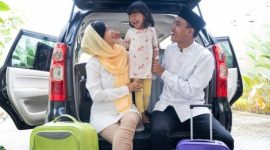 Suasana ilustrasi pemudik bersiap berangkat ke kampung halaman saat musim mudik Lebaran.