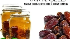 Nabeez, minuman sunnah dari rendaman kurma, membantu menjaga energi dan hidrasi tubuh selama puasa Ramadan.