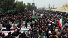 Pemakaman korban serangan AS-Israel di Iran (dok. via REUTERS/Amirhossein Khorgooei)