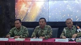 Foto: Kapuspen TNI Mayjen Aulia Dwi Nasrullah (tengah) (Rizky Adha/detikcom)