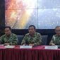 Foto: Kapuspen TNI Mayjen Aulia Dwi Nasrullah (tengah) (Rizky Adha/detikcom)