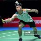 Pebulu tangkis Malaysia, Lee Zii Jia, mengembalikan kok saat bertanding pada ajang Swiss Open 2026 di Basel, Swiss.
