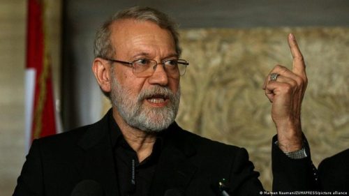 Akun resmi Ali Larijani mengunggah catatan tulisan tangan sebagai penghormatan kepada pelaut Iran di tengah klaim Israel tentang kematiannya.