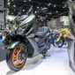 Suzuki Burgman 400 2026 hadir dengan warna baru yang kalem dan premium, memperkuat kesan elegan khas maxi-scooter.